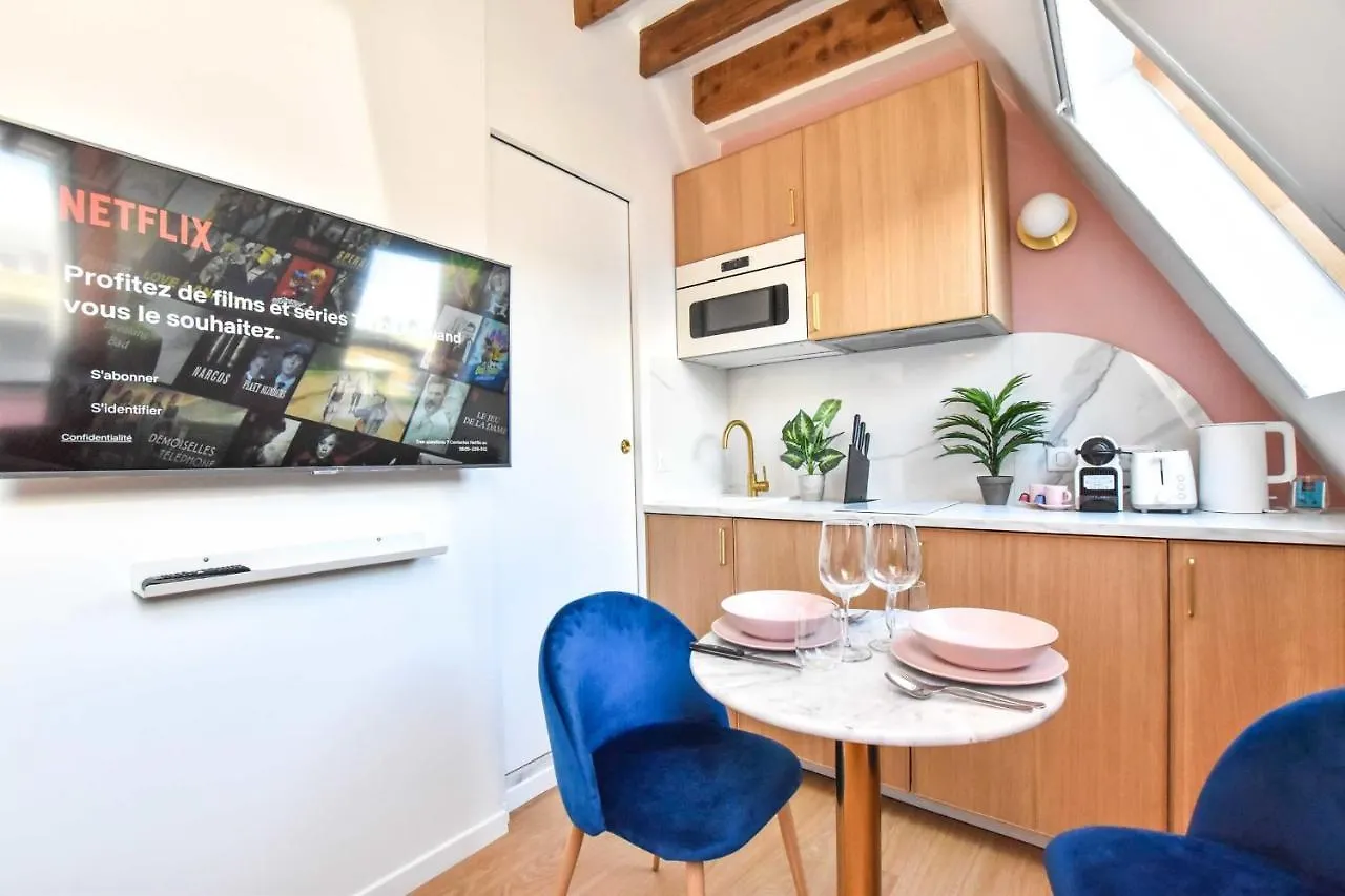 Newly Renovated Studio Under The Parisian Roofs - Arc De Triomphe * Parijs
