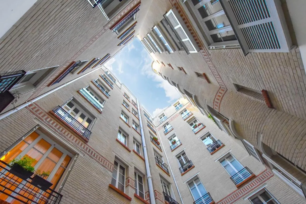Lejlighed Newly Renovated Studio Under The Parisian Roofs - Arc De Triomphe *